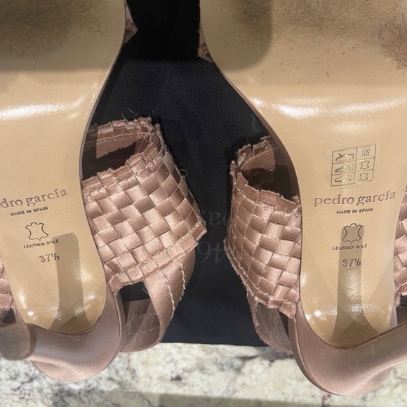 Pedro Garcia "Creta" Sandals in Bisque Satin, Size 37.5/US 7.5 - Picture 7 of 14
